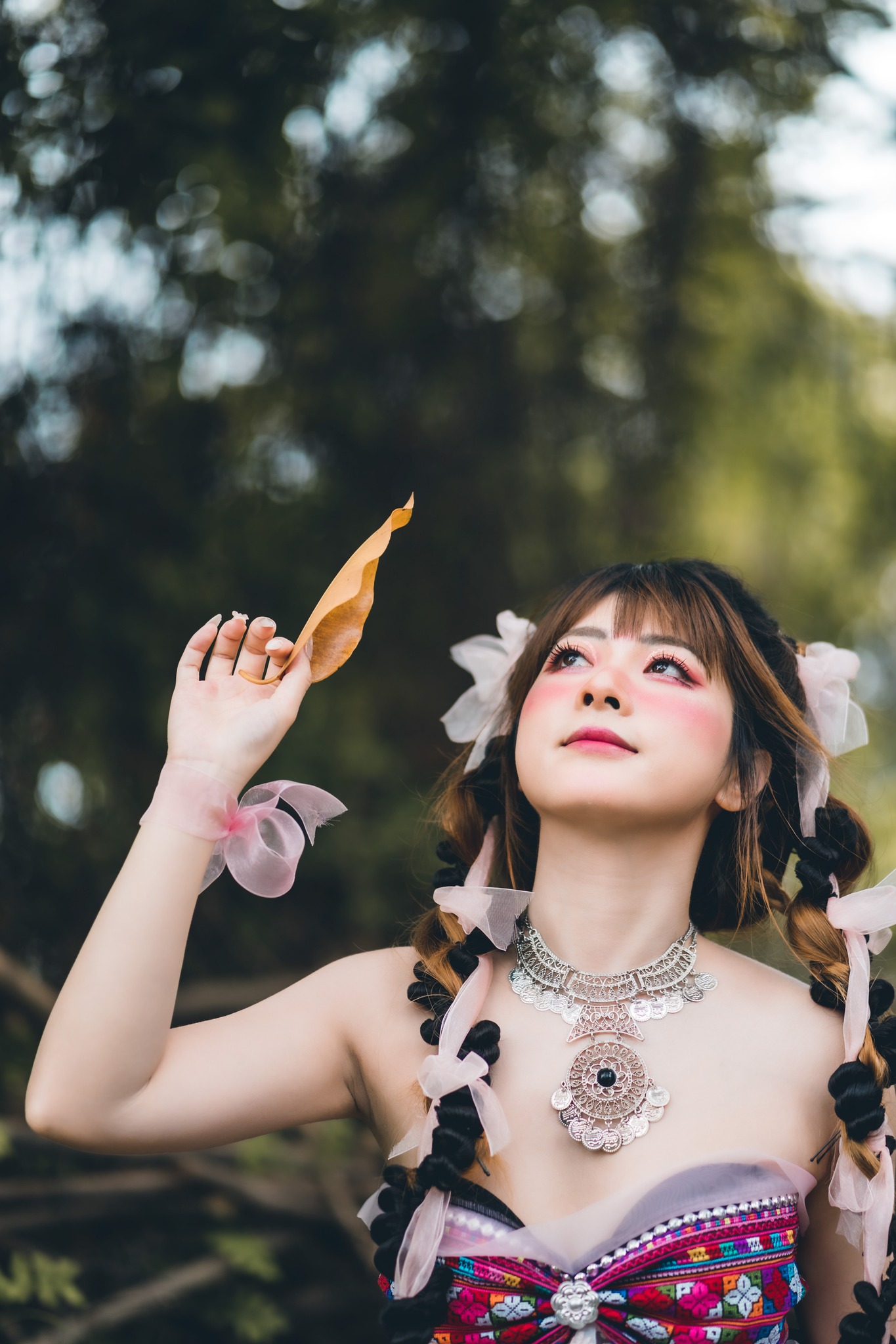 Em gái bản image 2